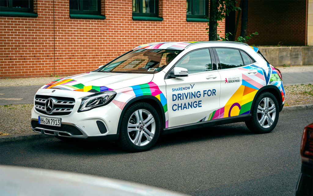 BMW и Mercedes продают каршеринг