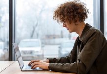 Спрос на аутстаффинг в России вырос за год на треть