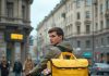 Только 6% курьеров соблюдают правила езды на электровелосипедах